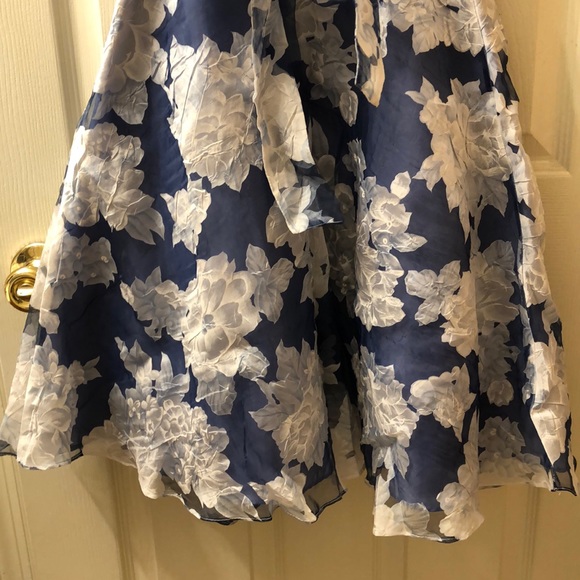 Girls Size 8 Flower Print Dress - Picture 4 of 7